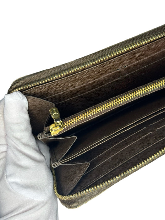 Louis Vuitton Zippy leather wallet