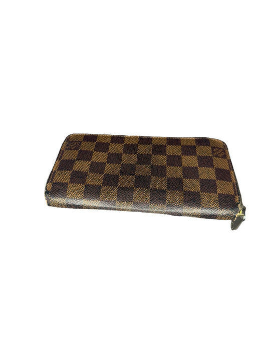 Louis Vuitton Zippy leather wallet