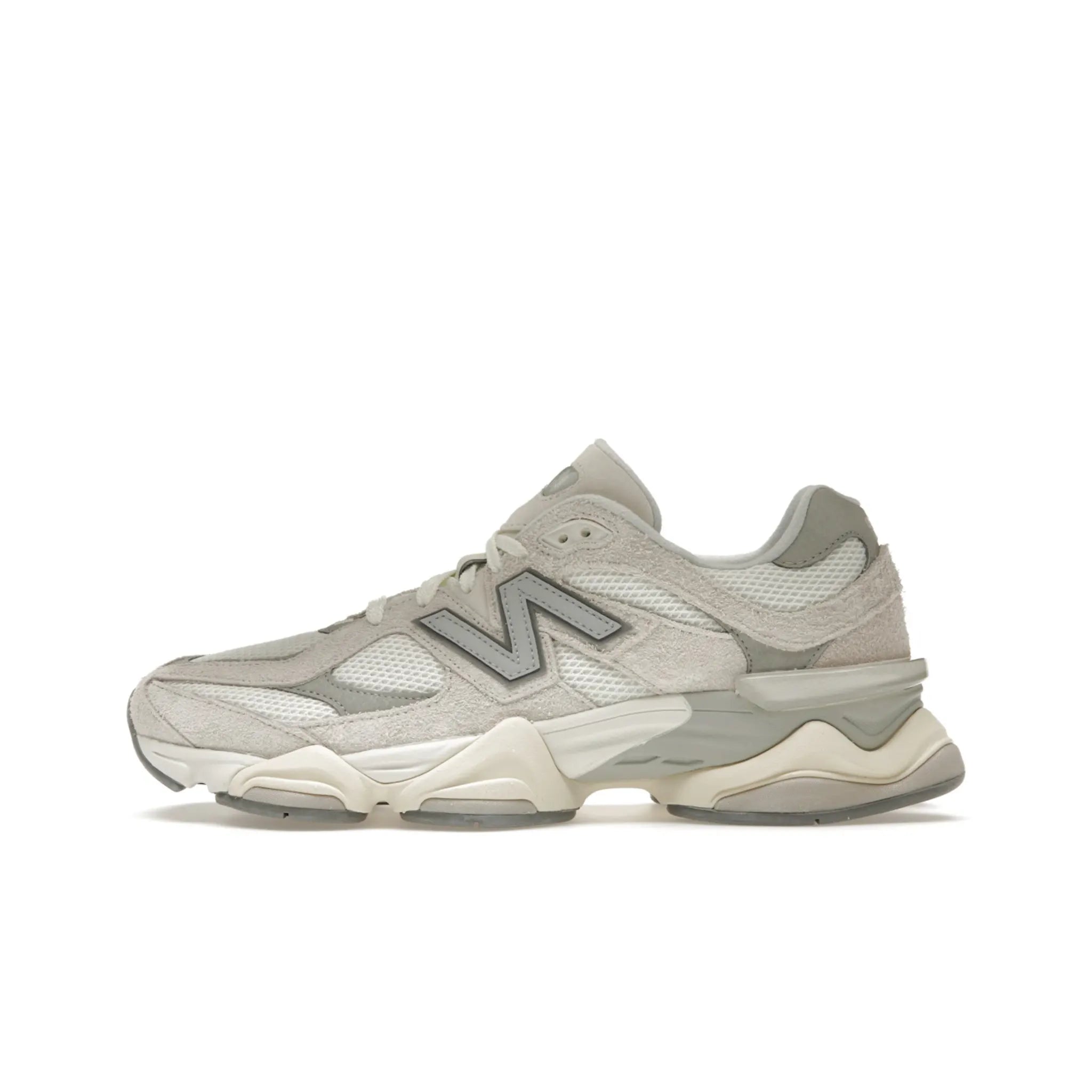 New Balance 9060 Moonbeam Sea Salt